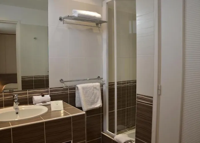 Hotell Brit Confort Le Revest 3*