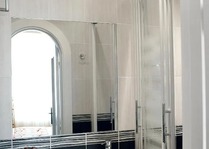 Hotel Brit Confort Le Revest 3*