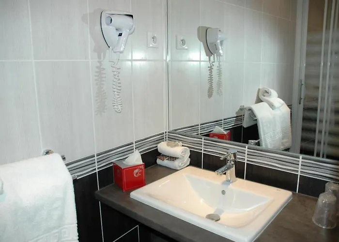 Brit Confort Le Revest 3*