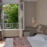 Готель Brit Confort Le Revest