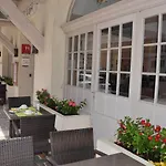Готель Brit Confort Le Revest