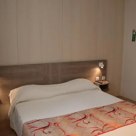 Hotell Brit Confort Le Revest 3*