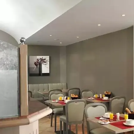 Le Revest Hotel 3*