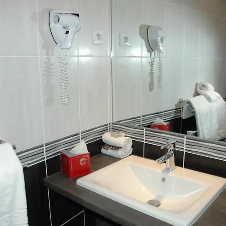 Brit Confort Le Revest 3*