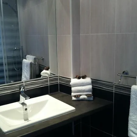 Hotel Brit Confort Le Revest 3*