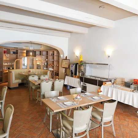 Le Revest Hotel 3*