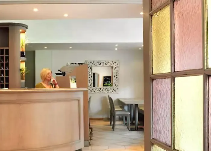 Otel Brit Confort Le Revest Sainte-Maxime